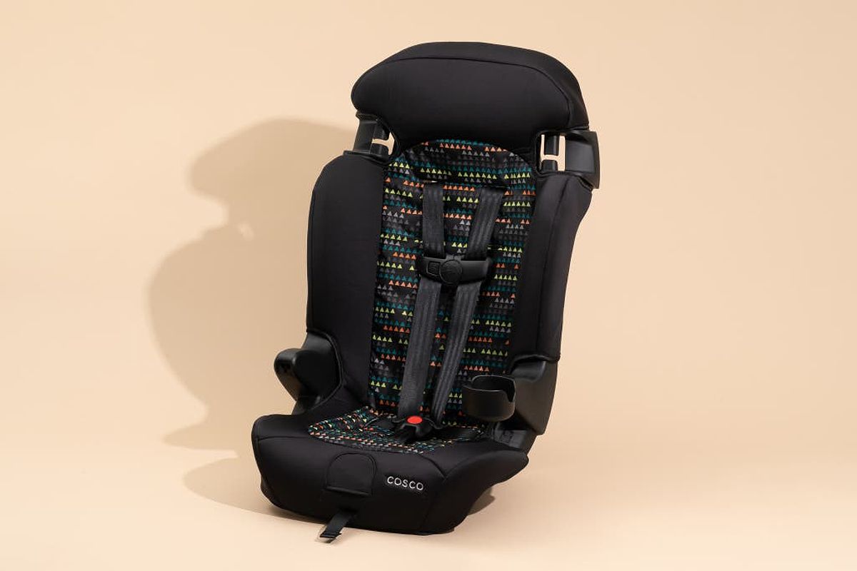 The Cosco Finale 2-in-1, our pick for best harness booster seat for travel.